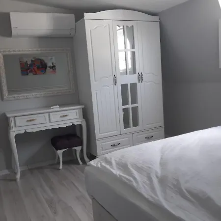 Apartmanhotel Golden Spark 3*
