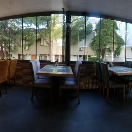 Apartmanhotel Golden Spark 3*